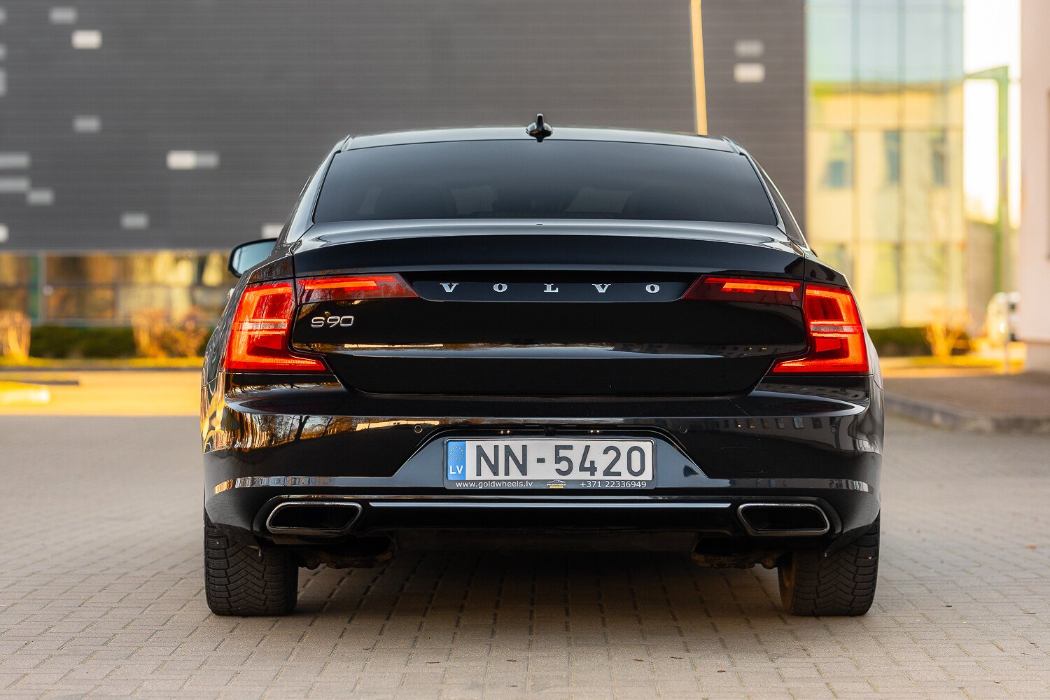 Volvo S90